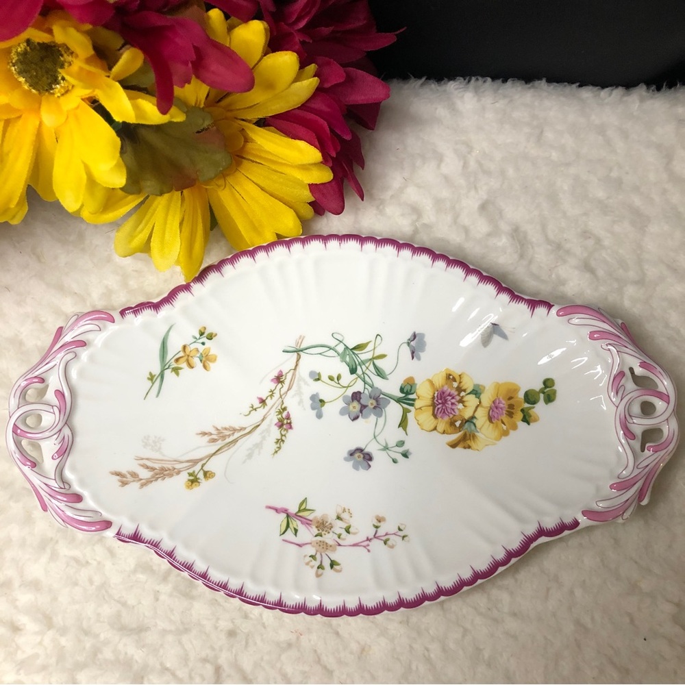 Vintage TWO’S COMPANY ￼ Porcelain Floral Ribbed Trinket Tray/Platter/Wall Plate